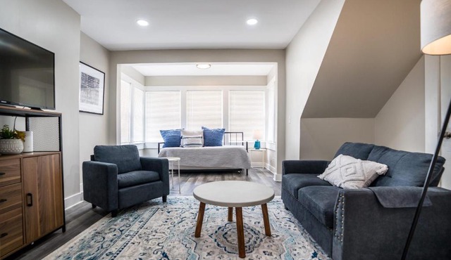 Adorable Riverside Duplex - Close to 5Points