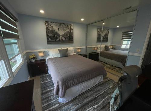 Adorable Room in the House with Peacefull Backyard