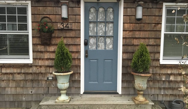 Adorable Rose Cottage in Village of Sperryville
