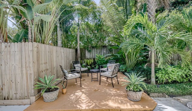 Adorable second-floor home with WiFi, shady patios, shared W/D, & kitchenette