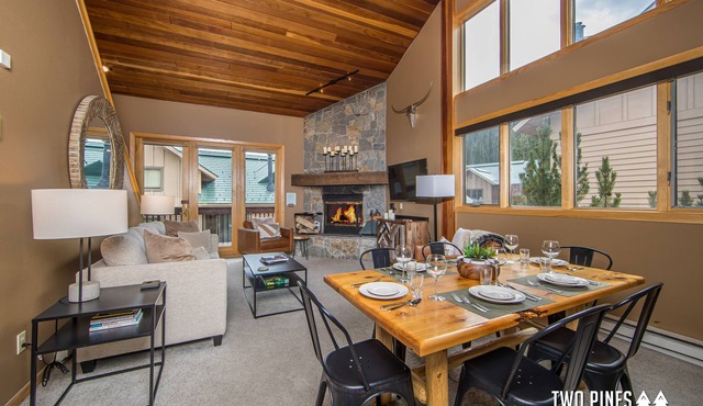 Adorable Ski-In/Out Big Horn! Walk to Big Sky Resort! Cozy Fireplace!