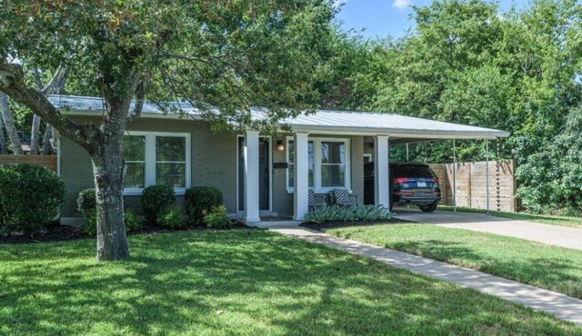 Adorable spacious 1300 sq ft, 2 BR home with huge fenced yard, great location