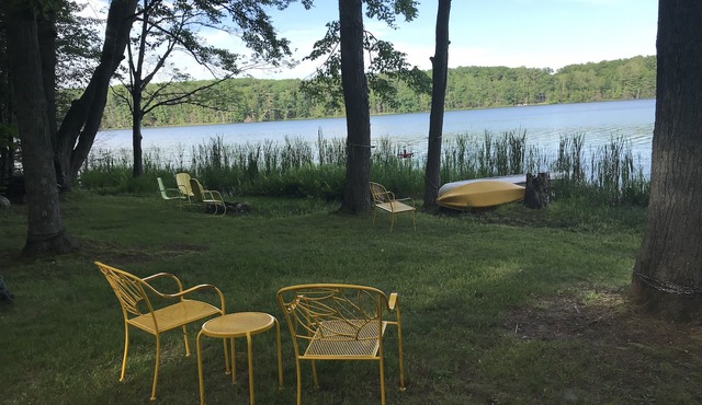 Adorable Studio Cottage on Beautiful Thayer Lake!