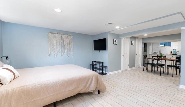 Adorable Studio unit in Dundalk!