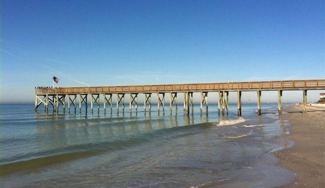 Adorable Studio with Gulf Views and Easy Access to the Beach!