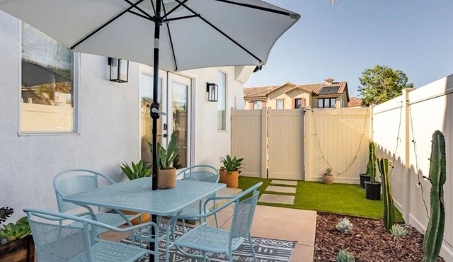 Adorable studio with easy parking on the street. Ask if you need driveway.