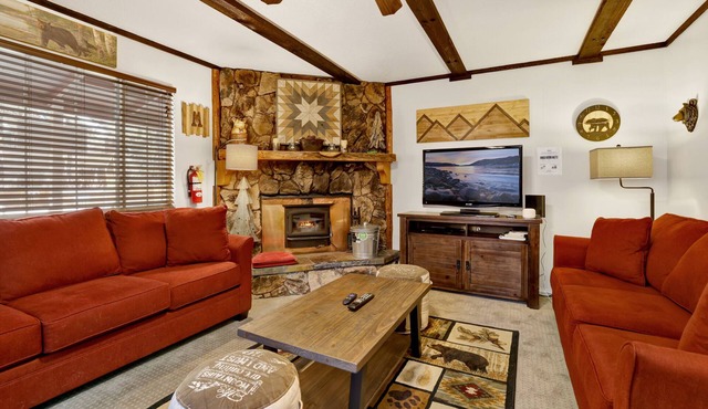 Adorable Sugarloaf Mountain Getaway in Big Bear