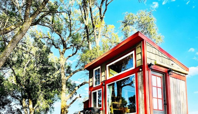 Adorable (Teeny!) Tiny House, Beautiful Views
