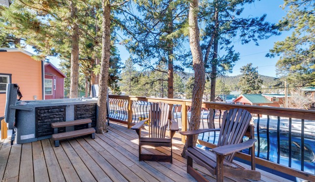 Adorable Tiny Home w/Mtn Views in Woodland Park!