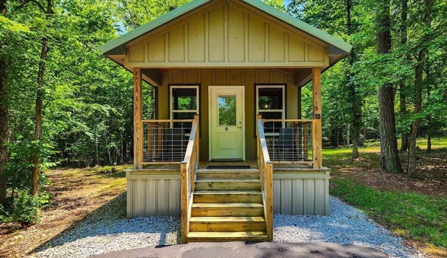 Adorable Tiny House Cabin- Lake Guntersville