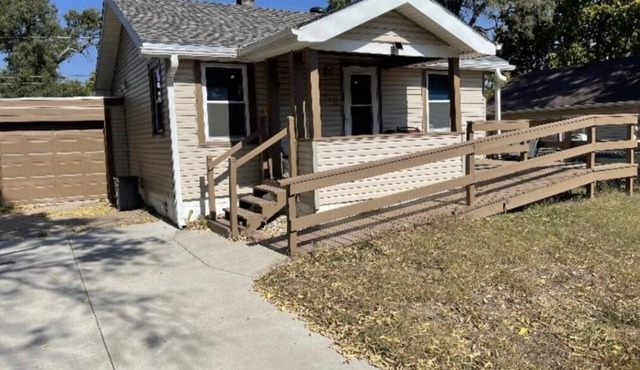 Adorable tiny house minutes from downtown Omaha! Wheelchair accessible