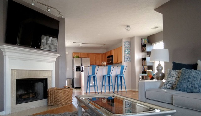 Adorable Townhome Close to BNA Airport