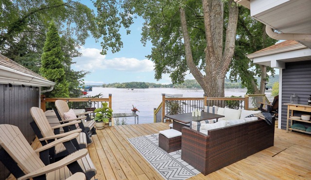 Adorable Updated Cozy Cottage set on Lake Wisconsin's Sunset Bay