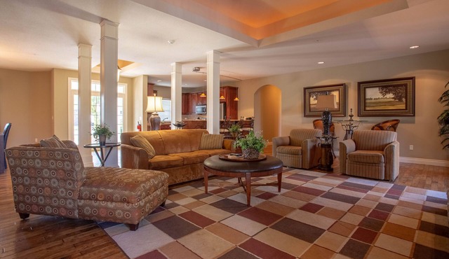 Adorable Villa Close to Branson RecPlex! Lots of Space with a Comfy Feel!