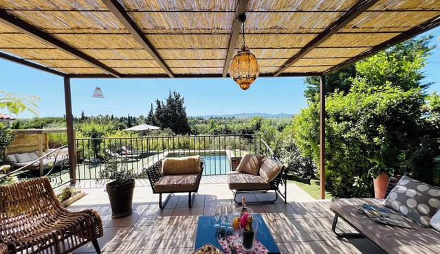 Adorable villa with private swimming pool and a superb view of the mountains