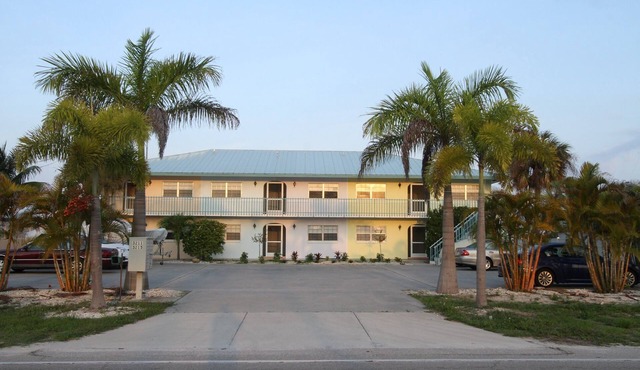 Adorable Waterfront Condo, Boat Slip and Pool!