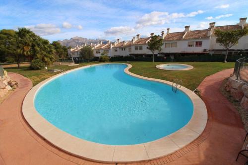 Adosado con piscina comunitaria
