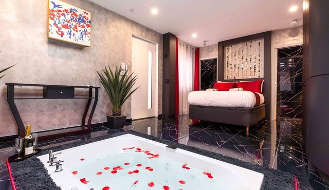 Adresse Secrete – Prestige Spa Suite with Jacuzzi Tub