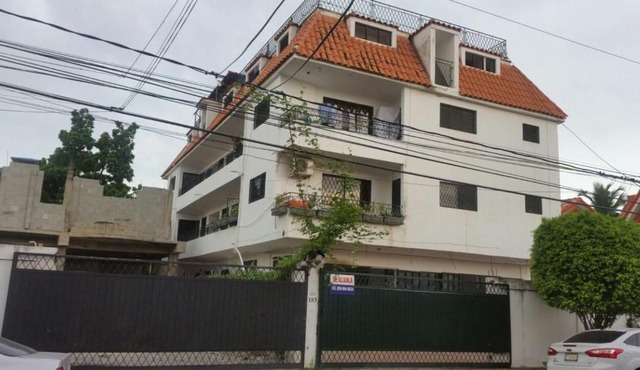 Adriano's Apartahotel