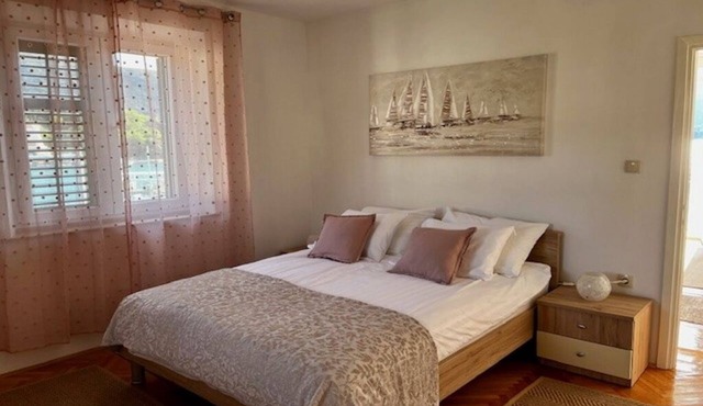 Adriatic Gem: Waterfront home Private Beach & Garden in Serene village near Ston