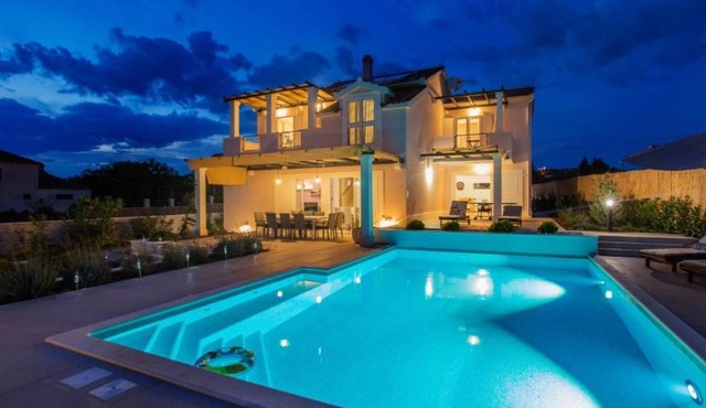 Adriatic Pearl - FourBedroom Villa with heated pool