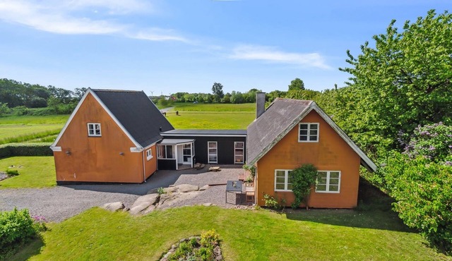 "Adrienne" - 6.4km from the sea by Interhome