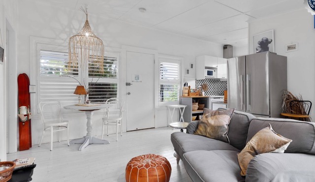 Adrift - Pet-friendly - 5 min Walk to Bay - Rustic Charm