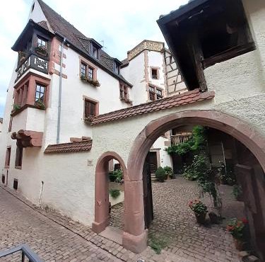 Adrihof , B&B à la Cour de l'abbaye d'Autrey