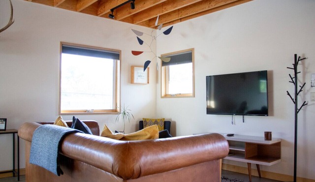 ADU | Stylish Guesthouse | Walk to Downtown!