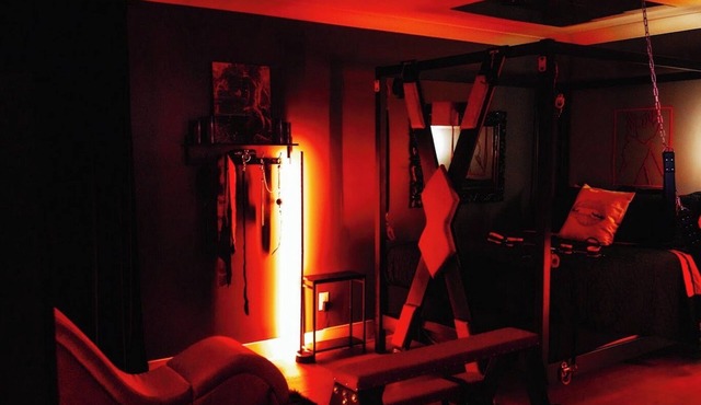 Adult-Theme Rental Home w/Kink Room, Strip Club, Zen Room.Couples Getaway!