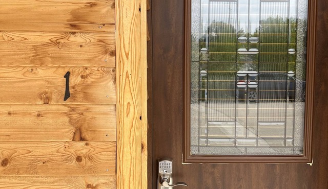 Adults 25 plus Only, Creekside Vacation Rental 1, Downtown Historic CITY APPROVE