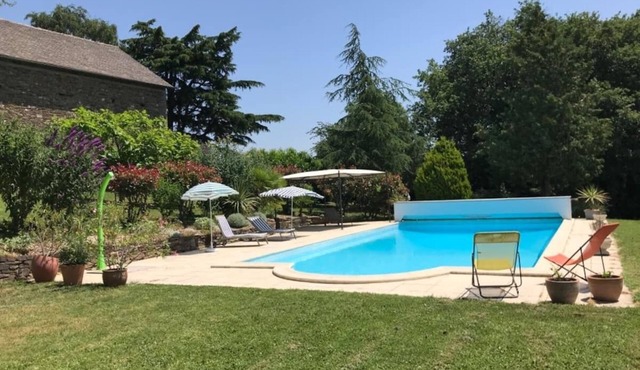 Adults Only cottage, with swimming pool, in the quiet countryside