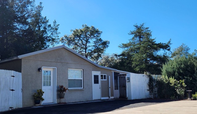 ADULTS ONLY MODERN COUNTRY COTTAGE & PRIVATE LANAI