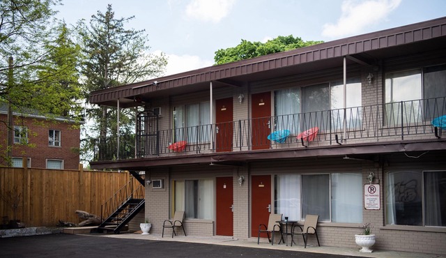 Advance Inn