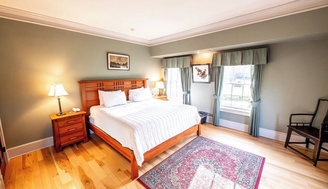 Adventure Awaits | Restful Stay Near Trails, Views & Attractions w/Parking!