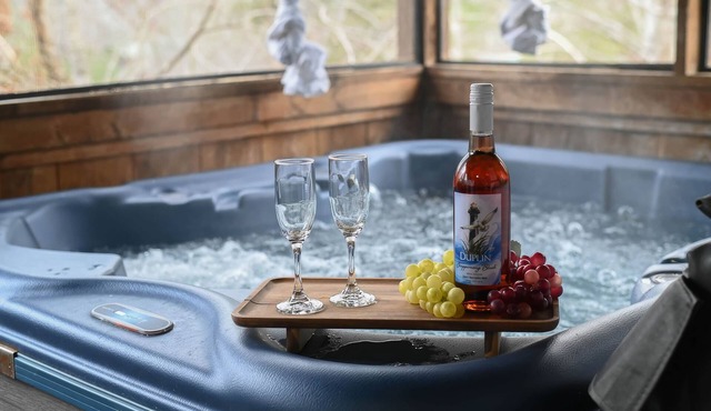 Adventure Awaits, 1mi to the parkway, dog friendly