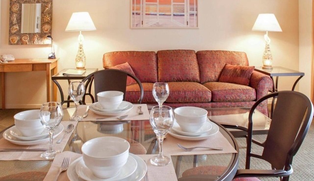 Adventure Awaits! 2 Modern Units, Full Kitchen, Onsite Pool, Near Old Port Beach