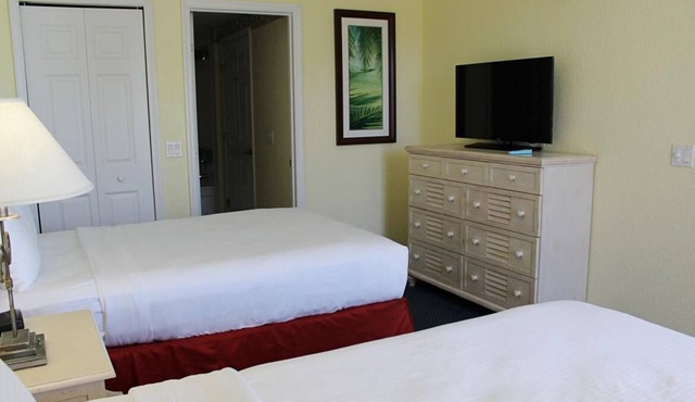 Adventure Awaits! 4 Spacious Units, Kitchen, Beach, Pool, Shop at Volusia Mall