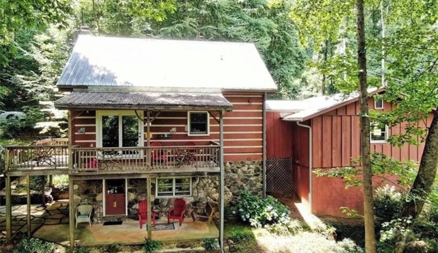 Adventure Awaits at this 4 bedroom Chink-log Cabin