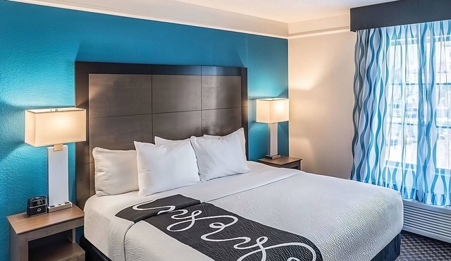 Adventure Awaits: Cozy Room Perfect for Exploring Phoenix | Free Parking