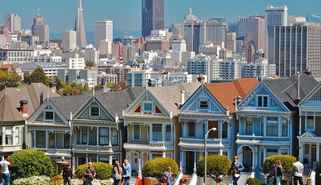 Adventure Awaits! Enjoy Free Breakfast, Free Parking, Pool and Jacuzzi