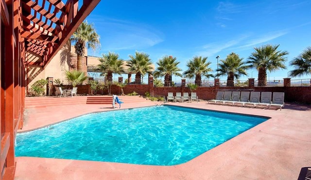 Adventure Awaits in Red Lion Hotel St. George! Pool, Free breakfast, Parking!