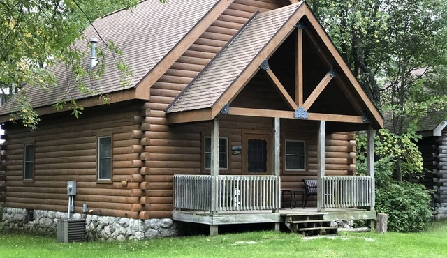 Adventure Awaits! Luxury Log Home at Double JJ Resort