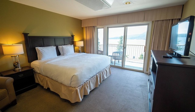 Adventure Awaits—Secluded Orcas Island Stay | Hillside 1951