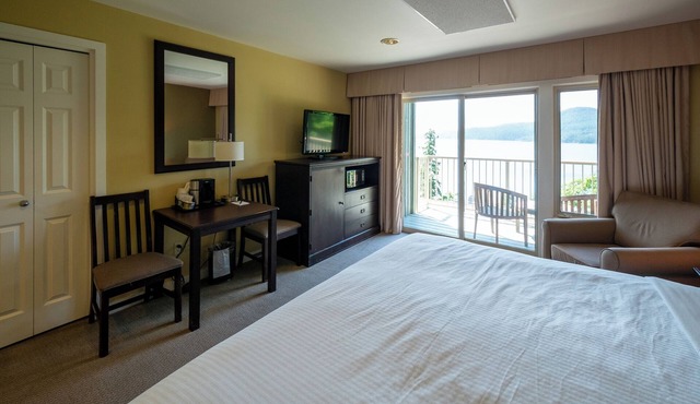 Adventure Awaits—Secluded Orcas Island Stay | Hillside 1952