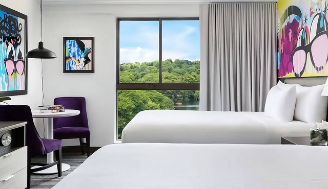 Adventure Awaits! Stylish 2 Queen Beds, Near Attractions