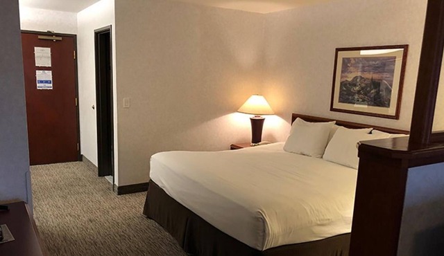 Adventure Awaits! Modern Unit, Hot Tub, Pool and Gym