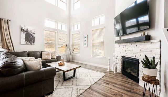 Adventure Awaits w/Private Hot Tub