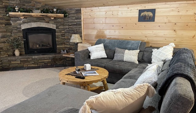 Adventure Basecamp near YNP Hot Tub + Toy Garage