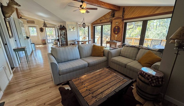 Adventure by Day, Cozy Nights, 2-bedroom cabin on Scenic Myakka River w/AC
